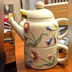 Stacking Tea pot and tea cup from Sonoma. In the Garden 3 piece set